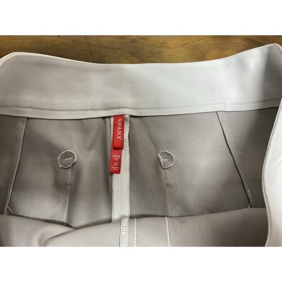 Spanx On The Go Kick Flare Cropped Pants Size 1X White Womens Pull On Stretch - Picture 5 of 10